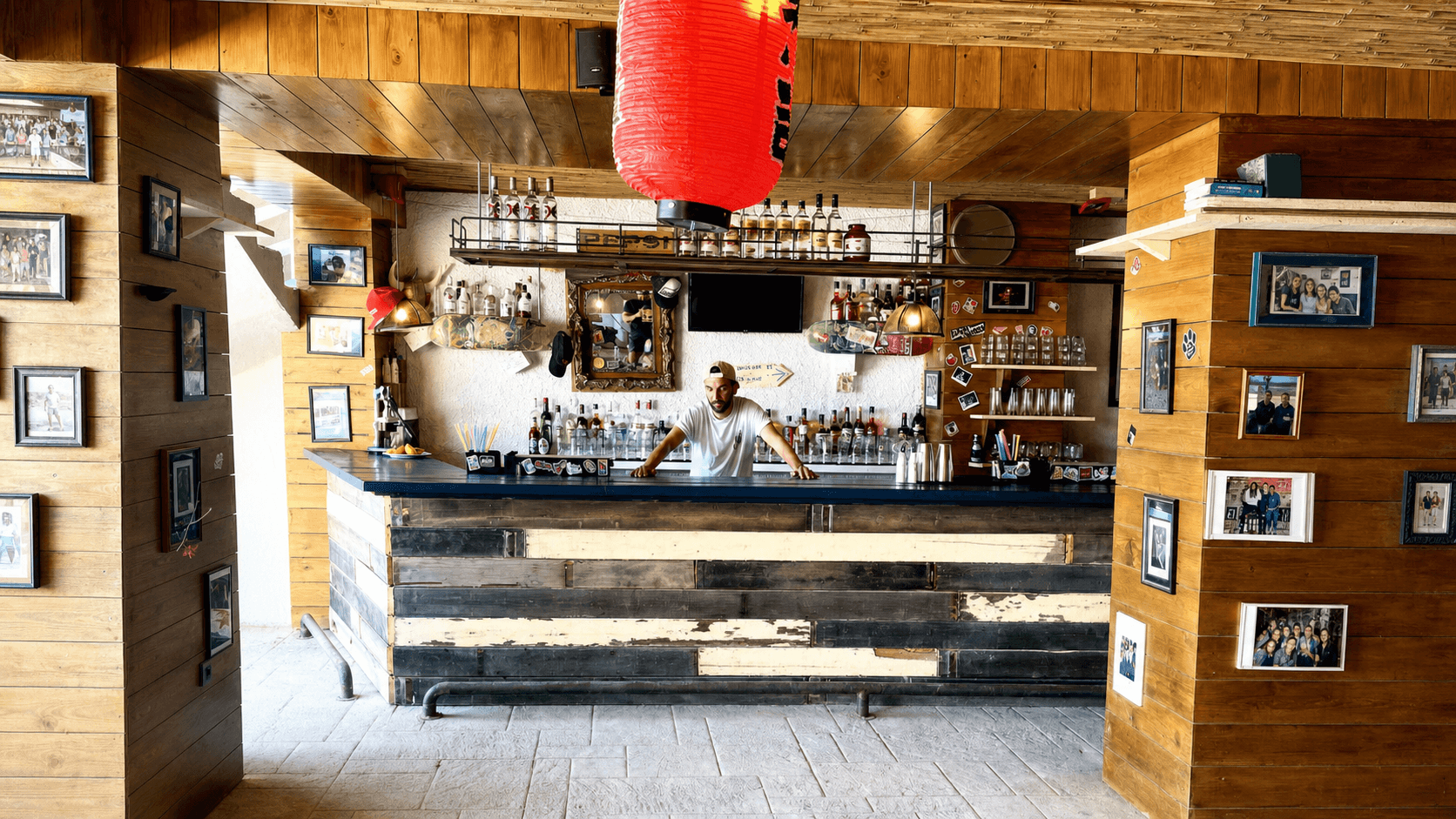 Beach bar on the Tolo waterfront